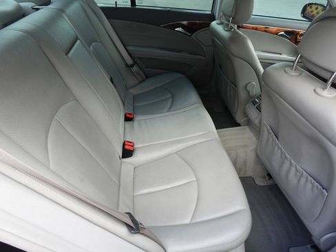 Used 2005 Mercedes-Benz E 320 Sedan image 17