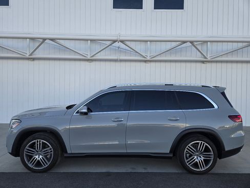 Used 2024 Mercedes-Benz GLS 450 4MATIC image 2