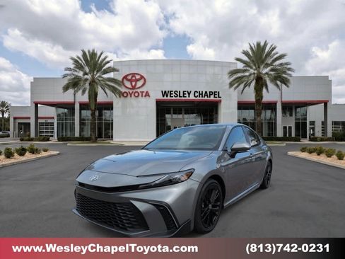 Used 2026 Toyota Camry SE FWD image 1