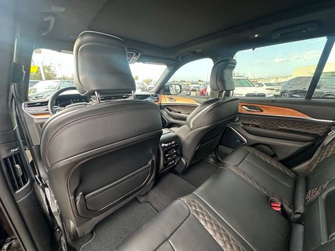 Used 2023 Jeep Grand Cherokee Summit image 21