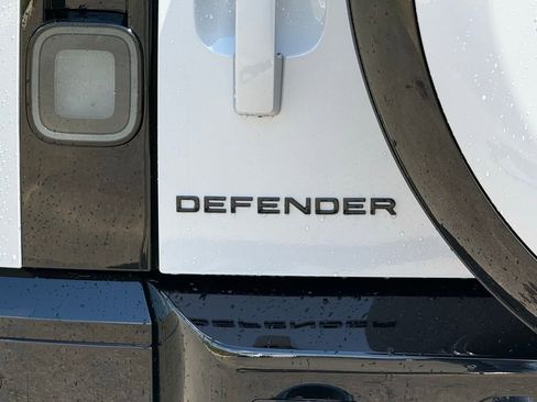 New 2026 Land Rover Defender 110 X-Dynamic SE image 38