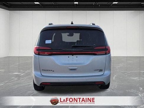 New 2026 Chrysler Pacifica Select AWD/4WD image 4