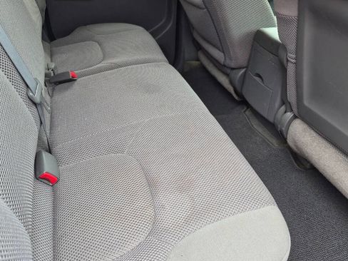 Used 2010 Nissan Frontier SE AWD/4WD image 7