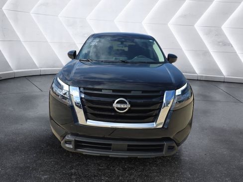Used 2023 Nissan Pathfinder S FWD image 2