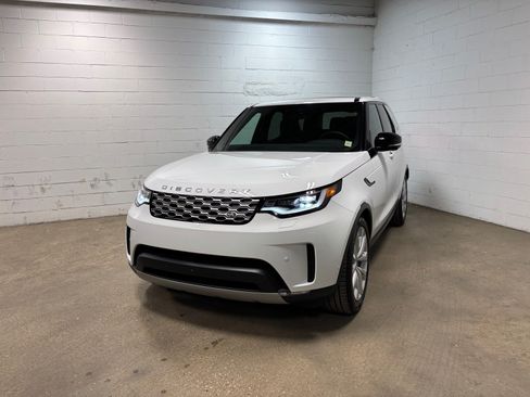 New 2026 Land Rover Discovery S AWD/4WD image 2
