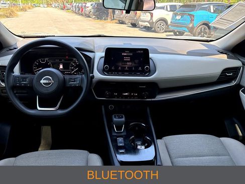 Used 2023 Nissan Rogue SV FWD image 4