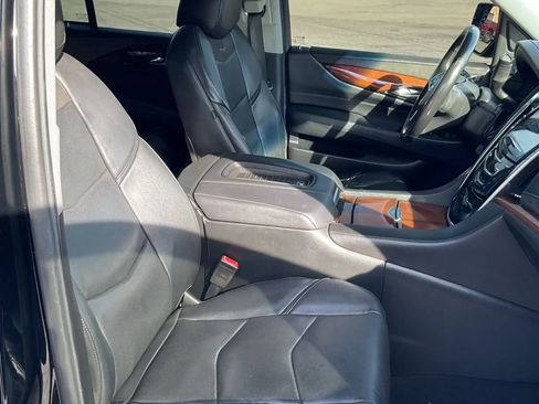 Used 2019 Cadillac Escalade Luxury image 39