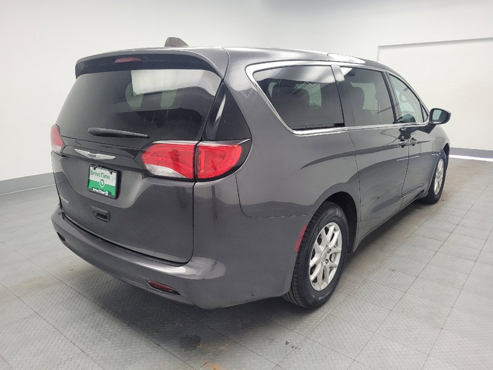 Used 2022 Chrysler Voyager LX FWD image 9