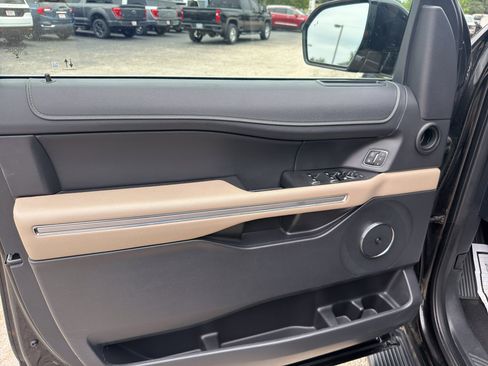 Used 2024 Ford Expedition Max Limited RWD image 28