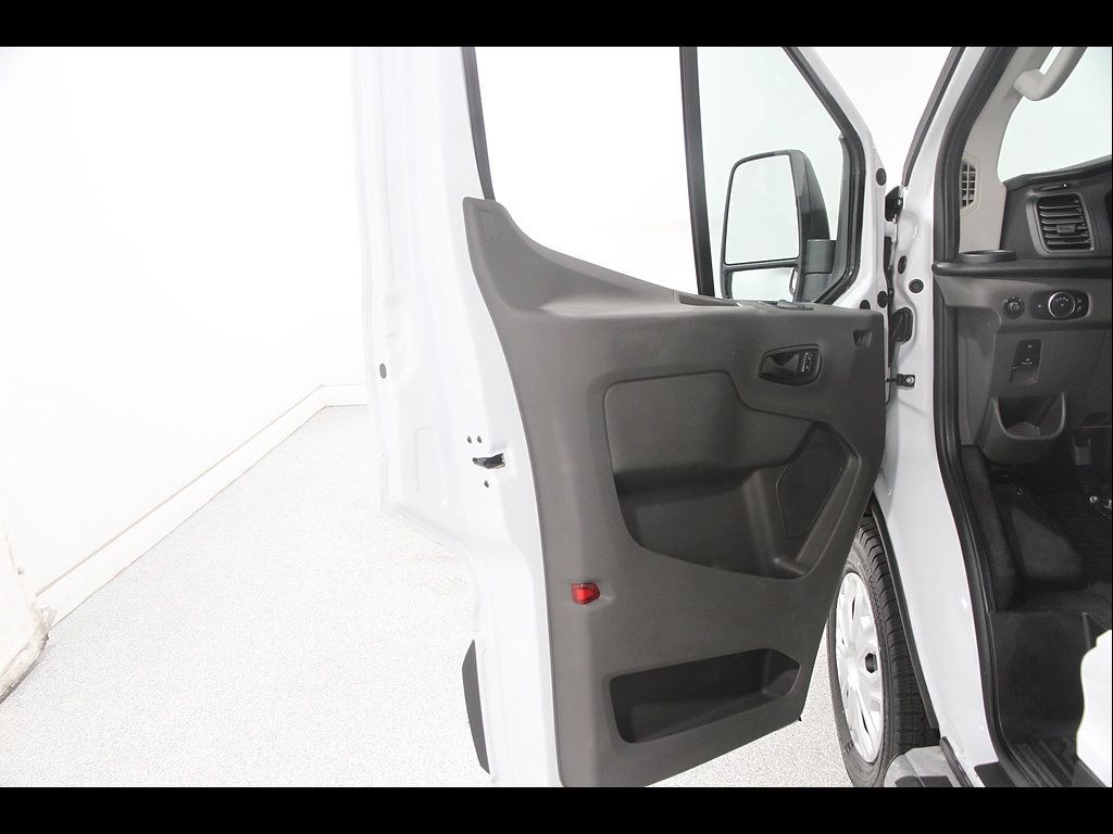 Used 2025 Ford Transit 250 Low Roof w/ Exterior Upgrade Package RWD image 4
