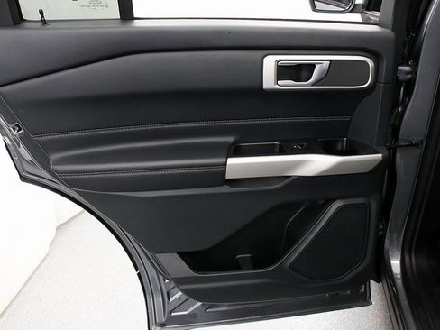 Used 2022 Ford Explorer XLT w/ Equipment Group 202A image 26