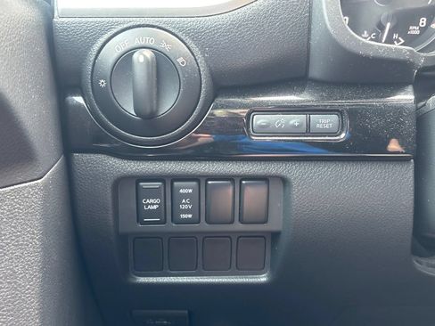 Used 2021 Nissan Titan SV w/ SV Convenience Package AWD/4WD image 23