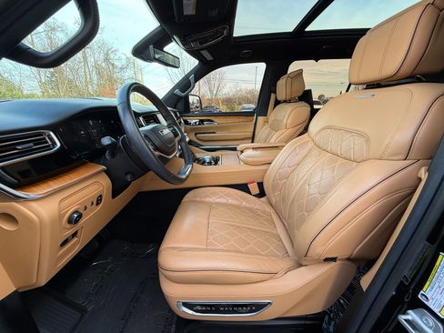 Used 2022 Jeep Grand Wagoneer Series III w/ Rear Seat Video Group 1 image 16