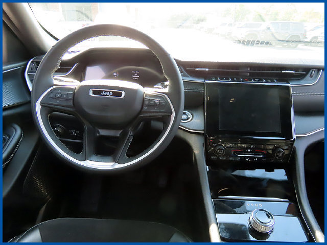 Certified 2023 Jeep Grand Cherokee Altitude AWD/4WD image 11
