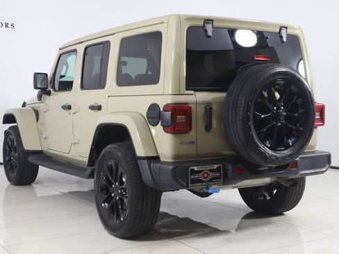Used 2022 Jeep Wrangler Unlimited Sahara AWD/4WD image 4