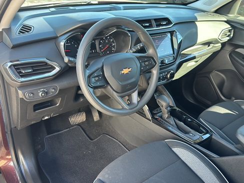 Used 2022 Chevrolet TrailBlazer LT w/ Convenience Package image 9