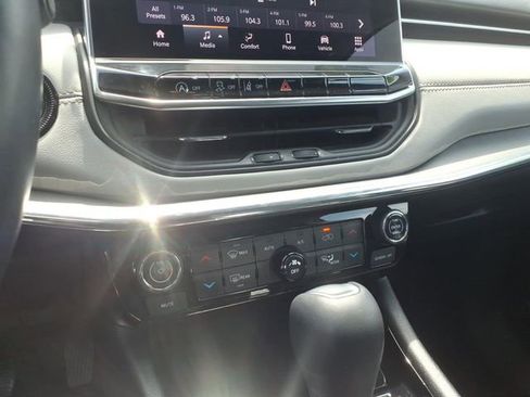 Used 2022 Jeep Compass Limited AWD/4WD image 16