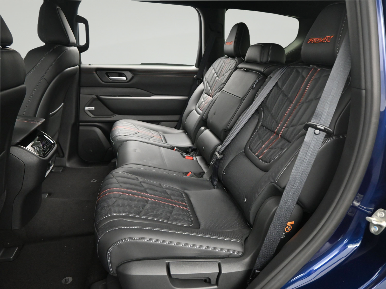 Certified 2025 Nissan Armada PRO-4X AWD/4WD image 11