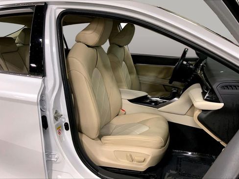Used 2019 Toyota Camry XLE w/ Driver Assist Package FWD image 9