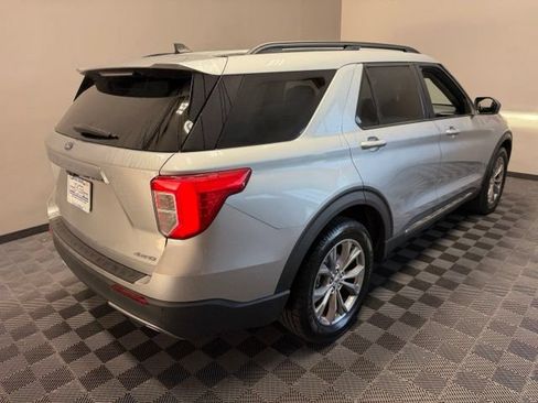 Used 2023 Ford Explorer XLT w/ Equipment Group 202A AWD/4WD image 8