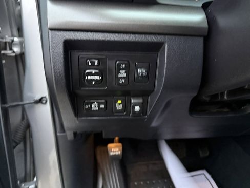 Used 2017 Toyota Tundra SR5 image 18