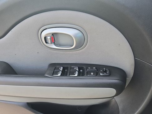 Used 2017 Kia Soul Base w/ Convenience Package image 30