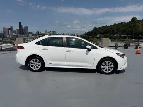 Used 2024 Toyota Corolla LE AWD/4WD image 2