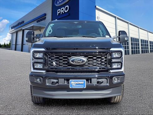 New 2026 Ford F250 Lariat w/ Black Appearance Package image 27