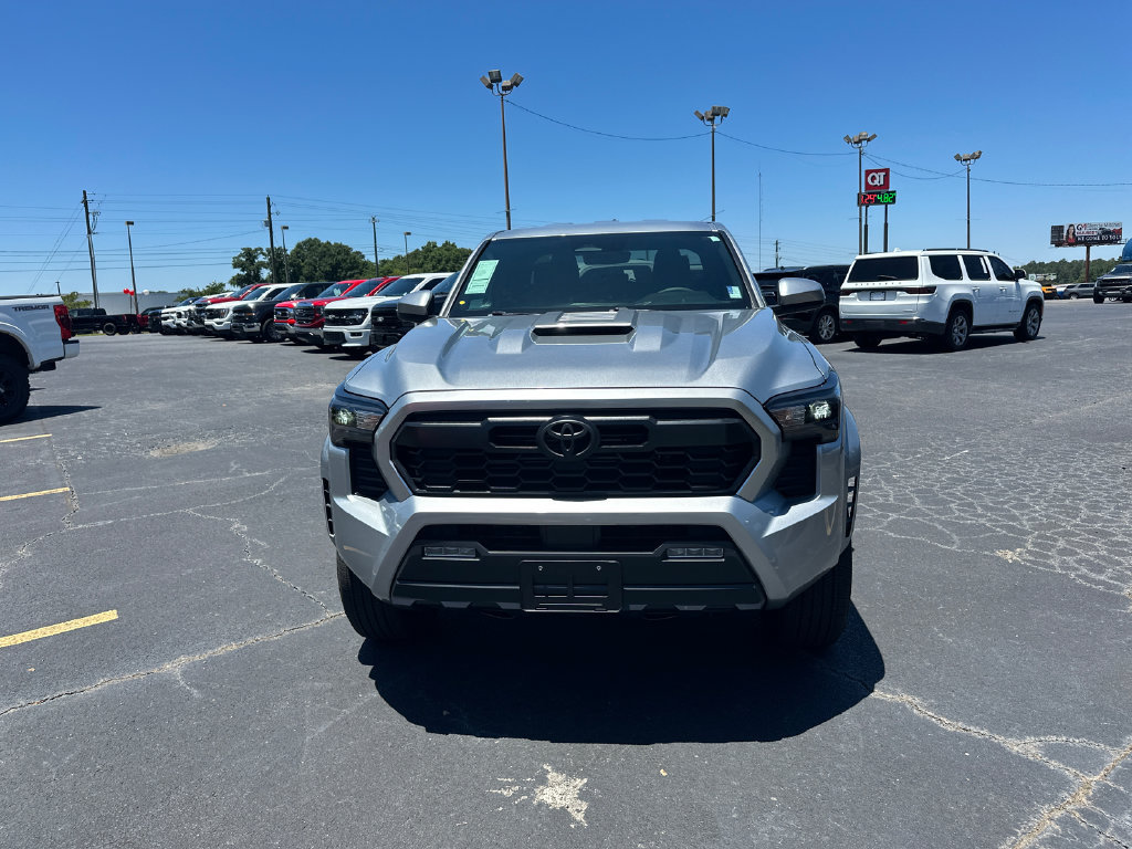 Used 2025 Toyota Tacoma TRD Sport AWD/4WD image 2