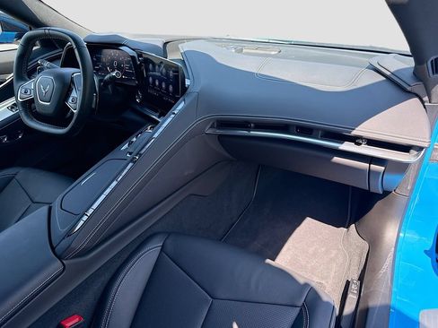 Used 2020 Chevrolet Corvette Stingray Coupe w/ Z51 Performance Package RWD image 28