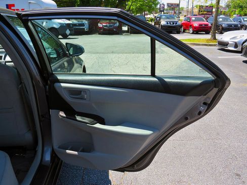 Used 2017 Toyota Camry LE image 31