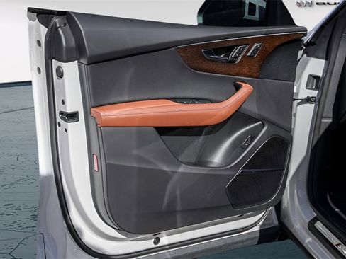 Used 2025 Audi Q8 Premium Plus image 27