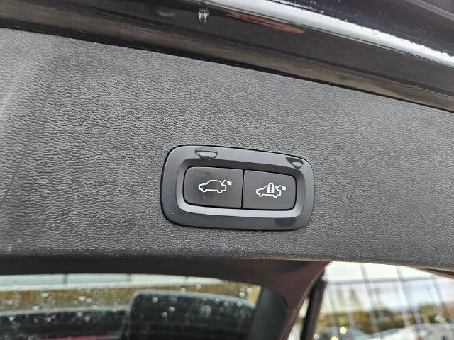 Used 2023 Volvo XC40 Recharge Plus w/ Protection Package Premier AWD/4WD image 13
