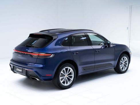 Certified 2026 Porsche Macan AWD/4WD image 9