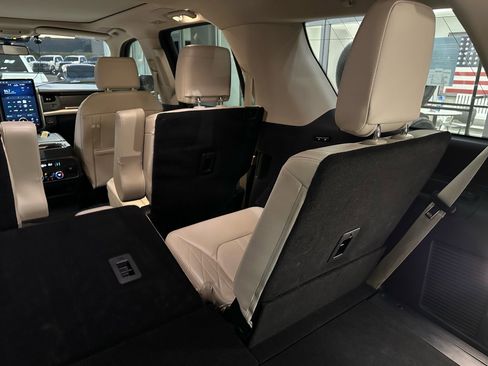 Certified 2023 Ford Expedition Platinum image 29