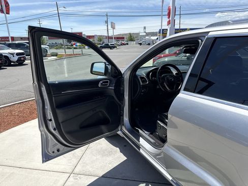 Used 2016 Jeep Grand Cherokee Overland AWD/4WD image 10