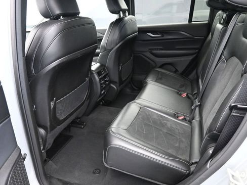 Used 2024 Jeep Grand Cherokee Altitude image 16