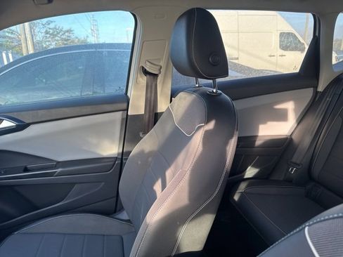 Used 2023 Volkswagen Taos SE image 18