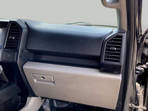 Used 2017 Ford F150 XL w/ Equipment Group 101A Mid RWD image 18