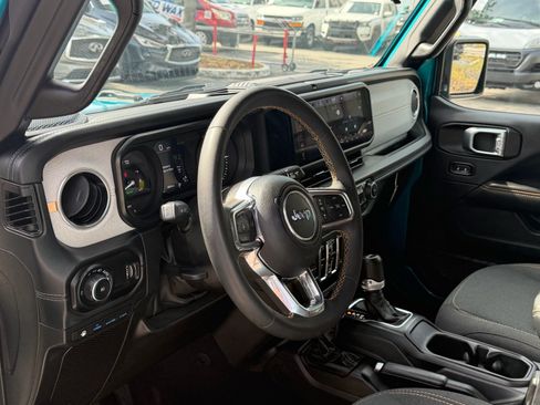 Used 2024 Jeep Wrangler Unlimited Sahara AWD/4WD image 12