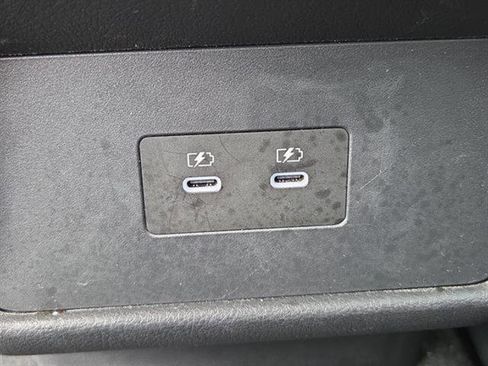 Certified 2025 Nissan Rogue SV image 28