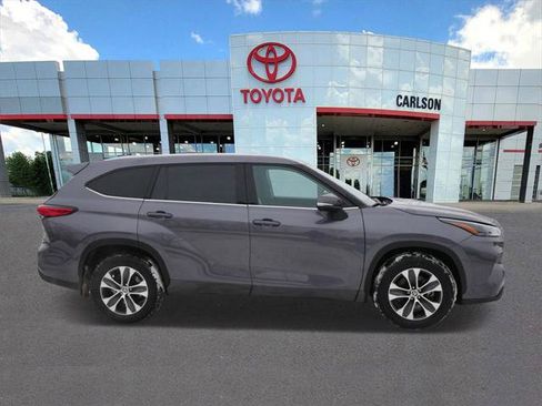 Certified 2022 Toyota Highlander XLE image 4