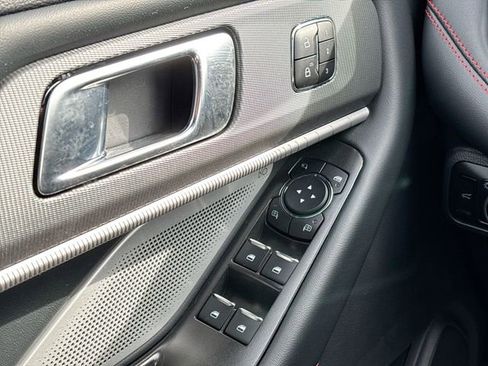 Certified 2025 Ford Explorer ST image 38