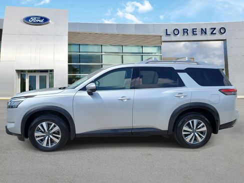 Used 2024 Nissan Pathfinder SL w/ Black Appearance Package FWD image 8
