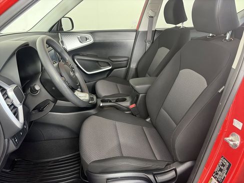 Used 2021 Kia Soul LX image 11