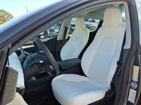 Used 2023 Tesla Model 3 Standard Range image 9