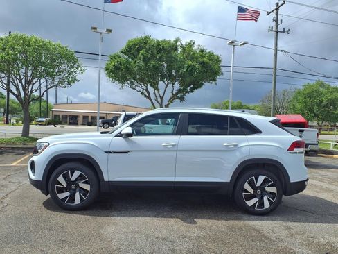 Used 2025 Volkswagen Atlas Cross Sport SE image 24
