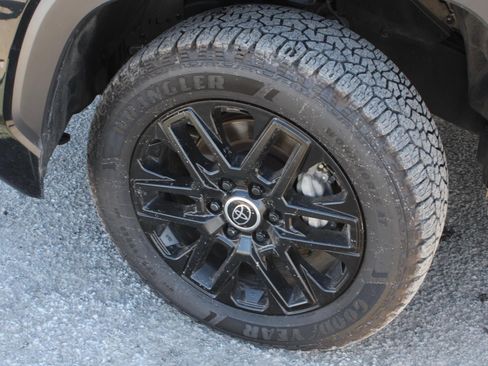 Used 2024 Toyota Tundra Limited image 18