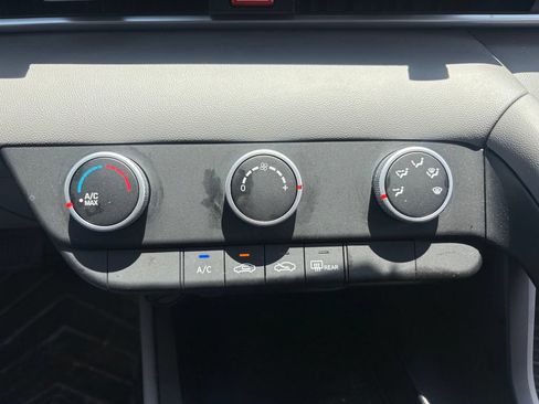Used 2025 Hyundai Elantra SE FWD image 22
