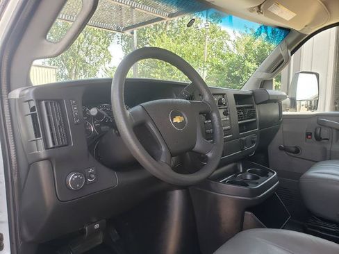 Used 2018 Chevrolet Express 3500 RWD image 14